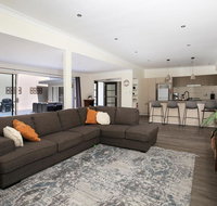 Swanway - Pet Friendly - 10 Min Walk to Beach - Kalgoorlie Accommodation