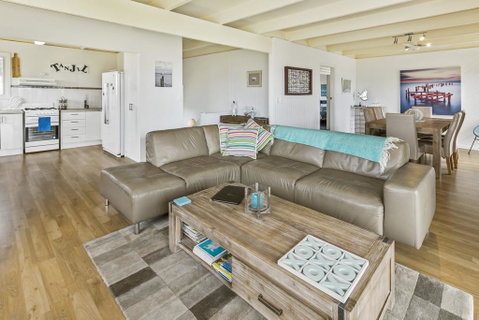 Tanjil - A Stroll From The Water In Paynesville - Kalgoorlie Accommodation 3
