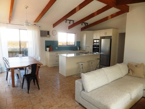 TERRIFIC ON TAMARA CRESCENT - Kalgoorlie Accommodation 3