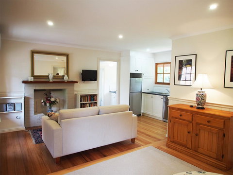 Tahara Cottage - Kalgoorlie Accommodation 2