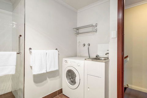 Apartment 104 - Kalgoorlie Accommodation 13