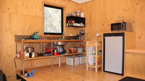 BAY OF FIRES ECO HUT Off Grid Experience At Binalong Bay - Kalgoorlie Accommodation 9