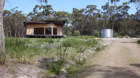 BAY OF FIRES ECO HUT Off Grid Experience At Binalong Bay - Kalgoorlie Accommodation 20
