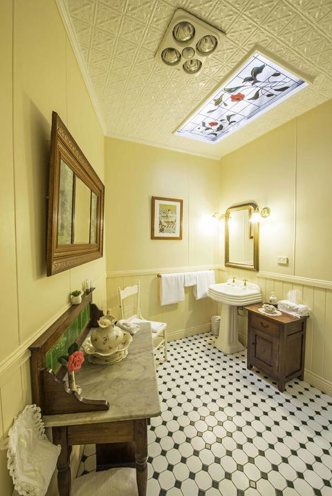 Touchwood Cottages - Kalgoorlie Accommodation 36