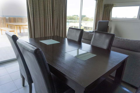 The Apollo - Kalgoorlie Accommodation 8