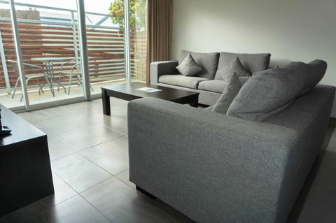 The Apollo - Kalgoorlie Accommodation 14