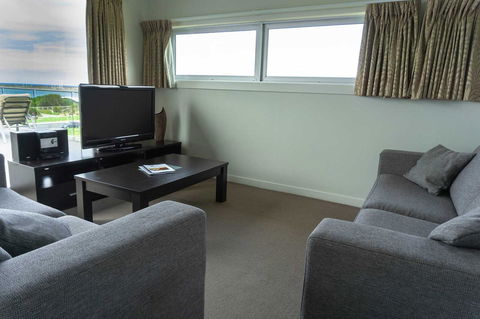 The Apollo - Kalgoorlie Accommodation 7