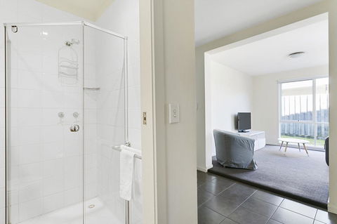 Front Beach House - Kalgoorlie Accommodation 23