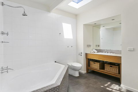 Front Beach House - Kalgoorlie Accommodation 22