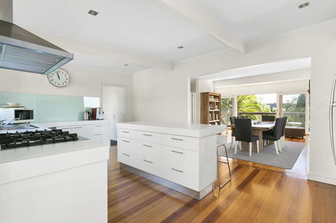 Front Beach House - Kalgoorlie Accommodation 3