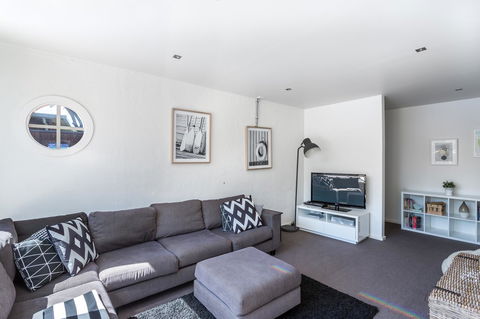 Front Beach House - Kalgoorlie Accommodation 10