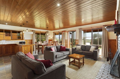 Apollo Bay Cottages - Kalgoorlie Accommodation 2