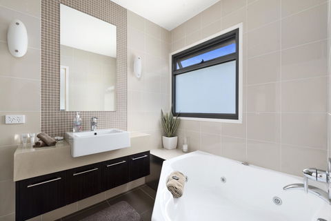 Apollo Bay Cottages - Kalgoorlie Accommodation 8