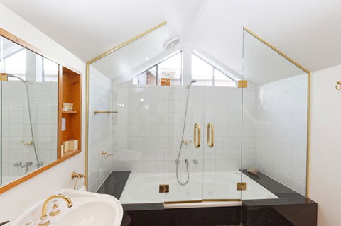 54 On Bank - Kalgoorlie Accommodation 38