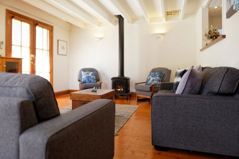 54 On Bank - Kalgoorlie Accommodation 4