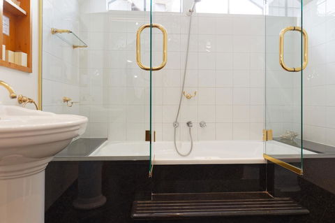 54 On Bank - Kalgoorlie Accommodation 37