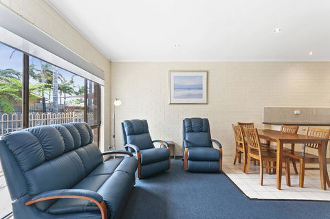 Allambi Holiday Apartments - Kalgoorlie Accommodation 3