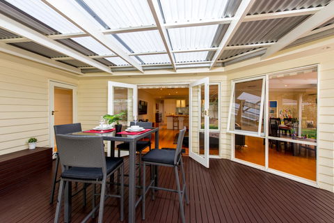 Lovely 5BR Full House In Glen Waverley, Walk To Train, Bus & Shops - Kalgoorlie Accommodation 13