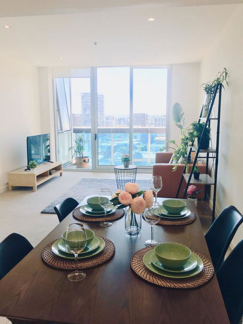 La Maison - Great View, Free Parking, Pool, Gym, Perfectly Located 2BR Apartment - Kalgoorlie Accommodation 24