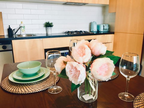 La Maison - Great View, Free Parking, Pool, Gym, Perfectly Located 2BR Apartment - Kalgoorlie Accommodation 13