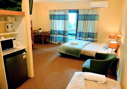 Mountain Creek Motel Bar & Restaurant - Kalgoorlie Accommodation 7