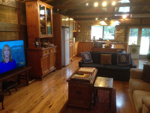 Mud Hollow Barn - Kalgoorlie Accommodation 13