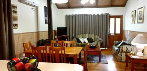 Day Dream Cottage - Kalgoorlie Accommodation 8