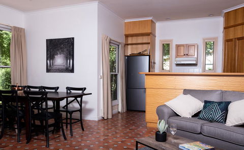 The Orchard House - Kalgoorlie Accommodation 13