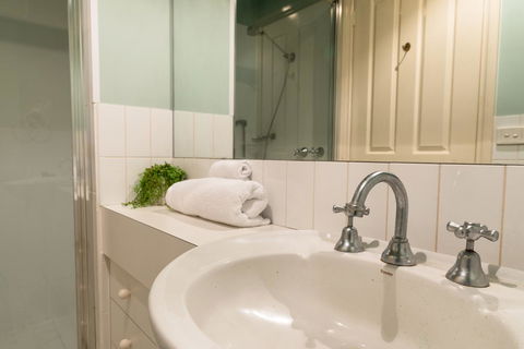 The Orchard House - Kalgoorlie Accommodation 4