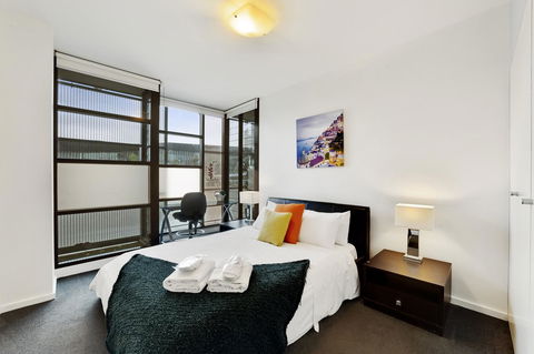Signature Waterfront Apartments - Kalgoorlie Accommodation 3