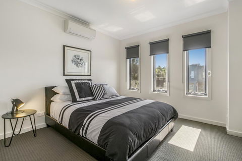 Marina Beach - Kalgoorlie Accommodation 0