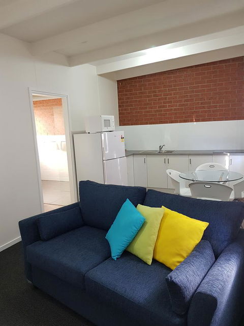Beachcomber Holiday Units - Kalgoorlie Accommodation 13