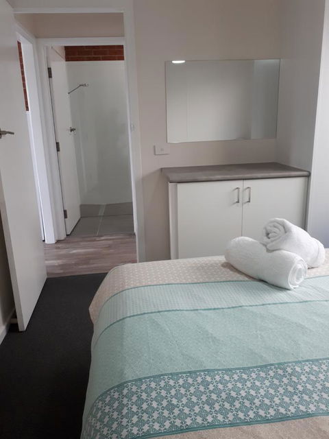 Beachcomber Holiday Units - Kalgoorlie Accommodation 9