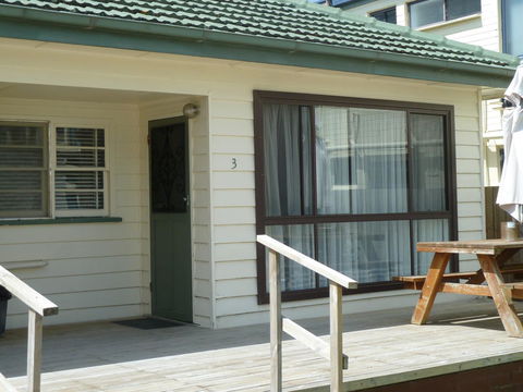 Beachcomber Holiday Units - Kalgoorlie Accommodation 24