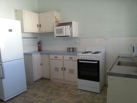 Beachcomber Holiday Units - Kalgoorlie Accommodation 38