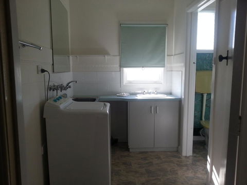 Beachcomber Holiday Units - Kalgoorlie Accommodation 39