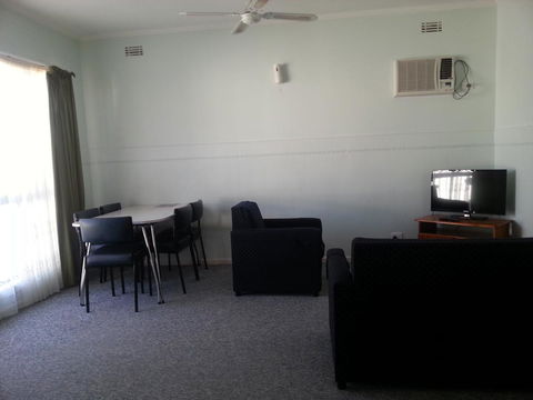 Beachcomber Holiday Units - Kalgoorlie Accommodation 36
