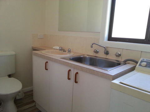 Beachcomber Holiday Units - Kalgoorlie Accommodation 20