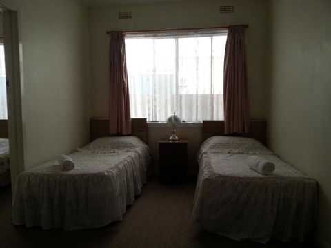 Beachcomber Holiday Units - Kalgoorlie Accommodation 28