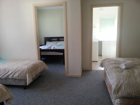 Beachcomber Holiday Units - Kalgoorlie Accommodation 35
