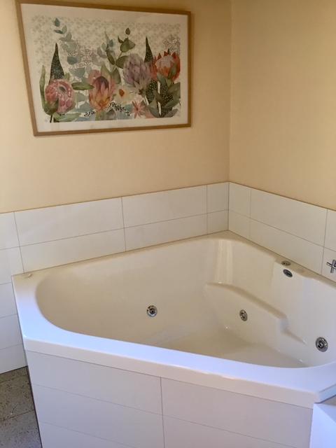 Kangurra Holiday House - Kalgoorlie Accommodation 1