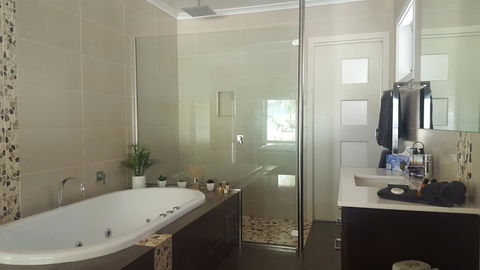 Abbys Cottages Bright - Kalgoorlie Accommodation 35