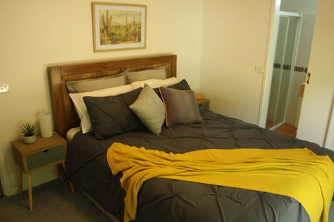 4 Autumn Grove - Kalgoorlie Accommodation 1