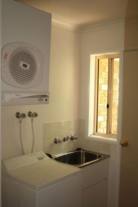 4 Autumn Grove - Kalgoorlie Accommodation 8