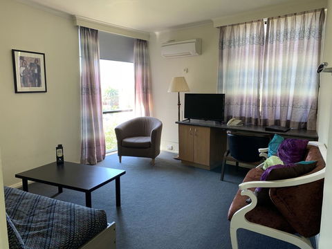 Albert Heights Serviced Apartments - Kalgoorlie Accommodation 23