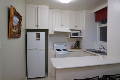 Albert Heights Serviced Apartments - Kalgoorlie Accommodation 12