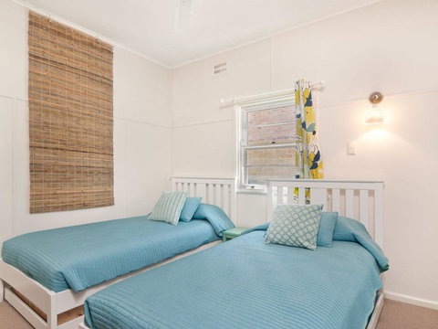 The Blue House - Flat Walk To River And Beach - Kalgoorlie Accommodation 2