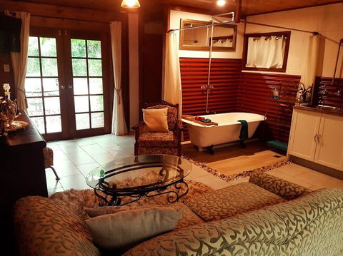 The Cabin - Kalgoorlie Accommodation 0