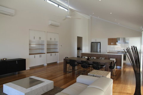The Carnarvon Luxury Canal Home - Kalgoorlie Accommodation 3