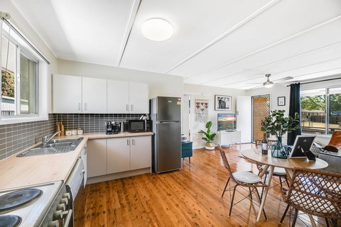 The Cowhide Cabin - Comfy, Family Friendly Stays In Toowoomba - Kalgoorlie Accommodation 2